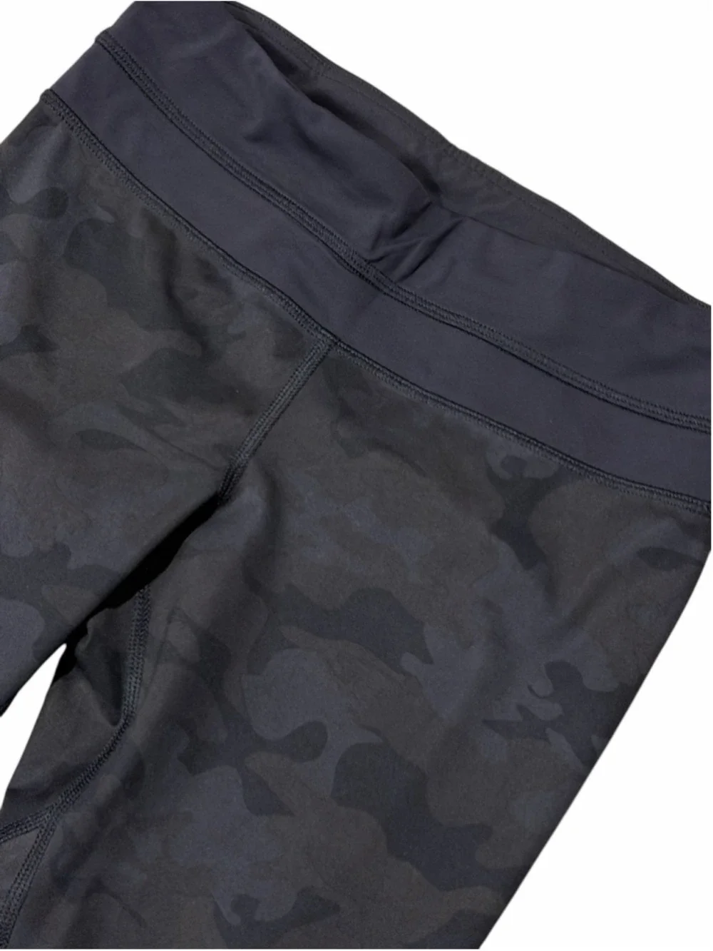 Lululemon Athletica Black Camouflage Cropped Leggings